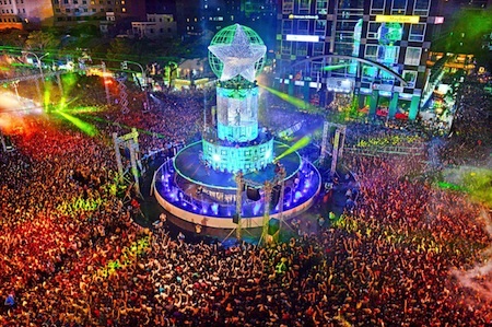 “Bùng nổ” với lễ hộ Chào năm mới 2013 - 2 “Bùng nổ” với lễ hộ Chào năm mới 2013