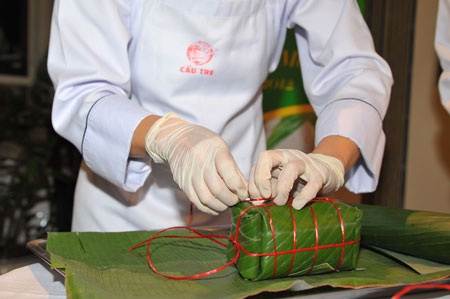 Lụa là vén khéo… - 1 Tài vén khéo bếp núc
thời hiện đại