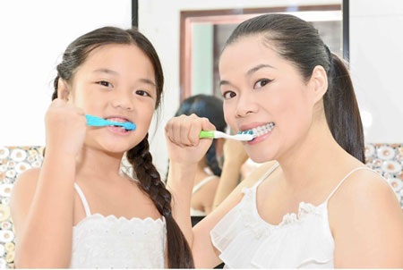 Bí quyết chăm sóc răng miệng của gia đình Mỹ Lệ