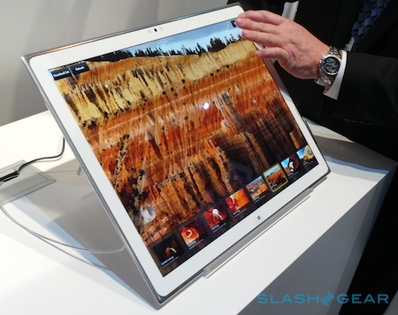 Panasonic ra mắt máy tính bảng 4K cỡ khủng đầu tiên - 5 Panasonic cho biết đây là tablet mỏng nhất và nhẹ nhất trong phân khúc máy tính bảng 20 inch