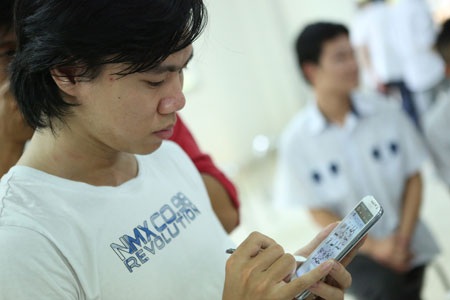 Thí sinh Giọng Hát Việt và việc làm ý nghĩa - 7 Hương Tràm còn rủ luôn chị họ Đinh Hương viết lời động viên
gửi đến các em ở nơi đây