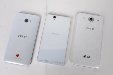 “Hàng khủng” LG Optimus G Pro xuất hiện tại TPHCM - 11 LG Optimus G Pro (phải) so dáng cùng các đối thủ HTC Butterfly (trái) và Sony Xperia Z (giữa)