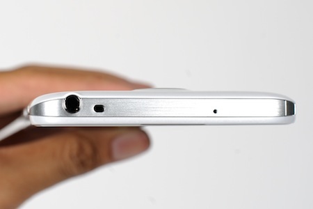 “Hàng khủng” LG Optimus G Pro xuất hiện tại TPHCM - 7 Cạnh trên của máy.