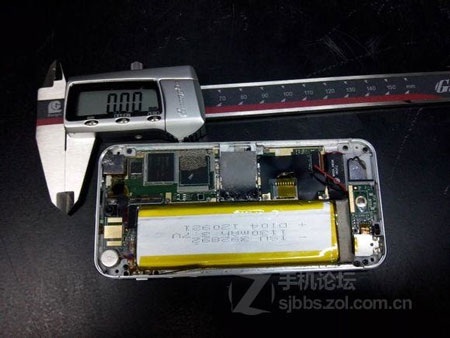 Rò rì hình ảnh iPhone 5S từ nhà máy Foxconn - 1 Rò rì hình ảnh iPhone 5S từ nhà máy Foxconn