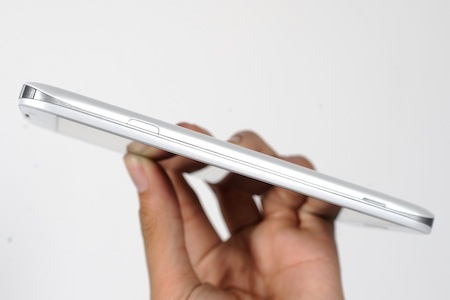 “Hàng khủng” LG Optimus G Pro xuất hiện tại TPHCM - 8 Các cạnh bên.