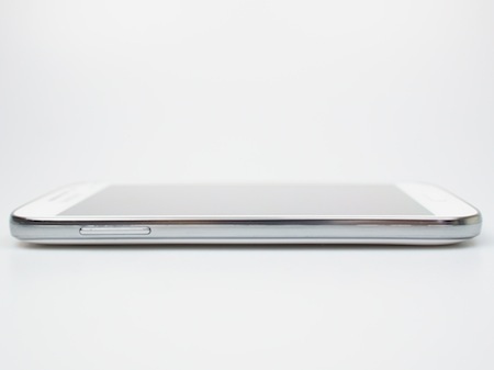 Cạnh trái là phím điều chỉnh âm lượng