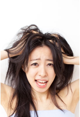 Tóc cũng cần “uống” nước như cơ thể! - 1 Da đầu mất nước, thiếu khoáng chất là nguyên nhân chính gây ra các vảy gàu