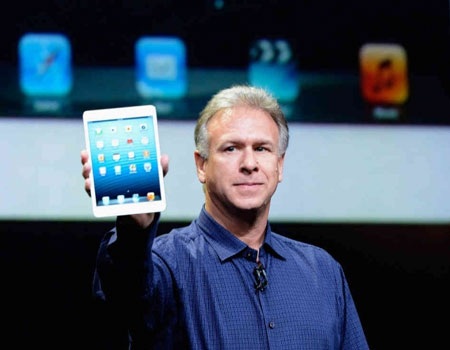 “Ông trùm” marketing của Apple “đá đểu” Android - 1 Phó giám đốc marketing Phil Schiller của Apple trong lễ ra mắt iPad mini.