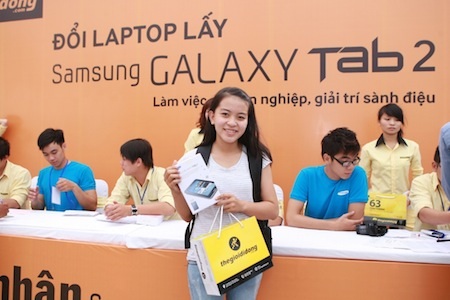 Hơn 3.000 người tham gia đổi laptop lấy máy tính bảng