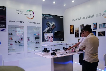 Quầy trải nghiệm tại gian hàng của Samsung.