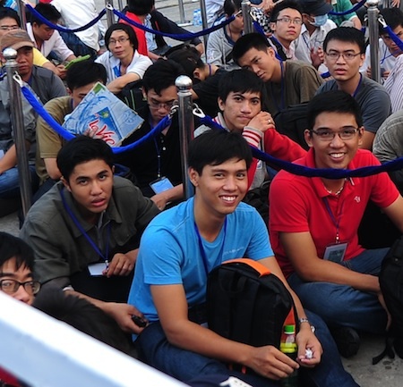 Hơn 3.000 người tham gia đổi laptop lấy máy tính bảng