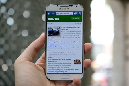 Galaxy S4 được trang bị màn hình Super AMOLED Full HD 5 inch.