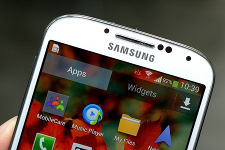 Camera 13 megapixel được hỗ trợ bằng 12 chế độ chụp ảnh.