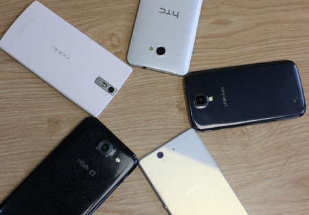 Hình ảnh Galaxy S4 đọ dáng với 4 đối thủ điện thoại Full HD