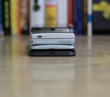 Hình ảnh Galaxy S4 đọ dáng với 4 đối thủ điện thoại Full HD