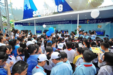 ViOlympic thu hút đông đảo phụ huynh và học sinh tiểu học.