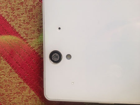 Camera sau của Xperia Z đã bị thấm nước.