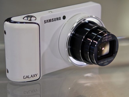 Ngắm Ấn Độ qua ống kính rộng của Galaxy Camera - 9 Và hàng xe lôi này có lẽ sẽ bị mất một nửa nếu ống kính
không đủ rộng - Ảnh: Loc47