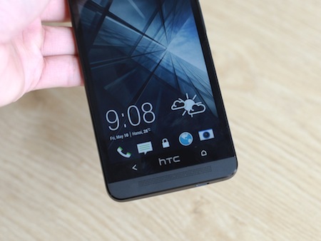 Đánh giá HTC One chuẩn bị bán tại Việt Nam - 9 5 biểu tượng trên màn hình khoá.