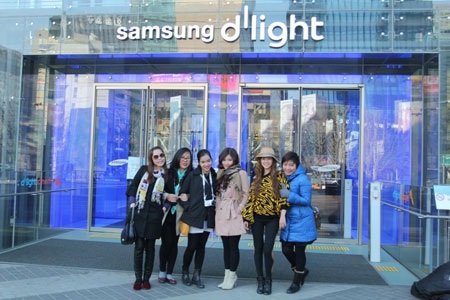 Tham quan trụ sở chính của Samsung tại Hàn Quốc - 1 Vừa qua, Top 3 Giọng hát Việt đã đến thăm Samsung D’light Center (Seoul)