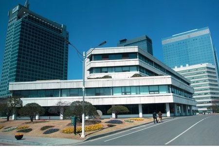 Tham quan trụ sở chính của Samsung tại Hàn Quốc - 5 Một góc Samsung Digital City với kiến trúc hiện đại và cảnh quan thoáng đãng