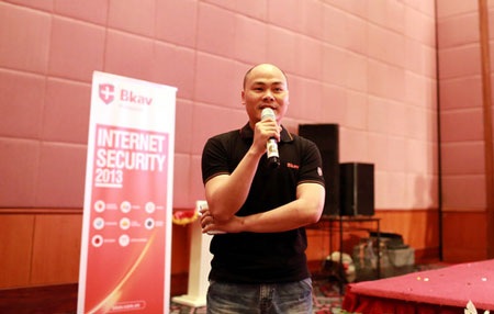 Bkav: “Trend Micro đã quá lạc hậu!” - 1 Tổng giám đốc Nguyễn Tử Quảng của Bkav đã thẳng thắn nhận xét về đối thủ Trend Micro.