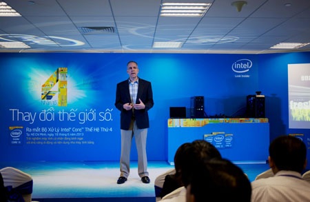 CEO của Intel giới thiệu Intel Core thế hệ thứ tư