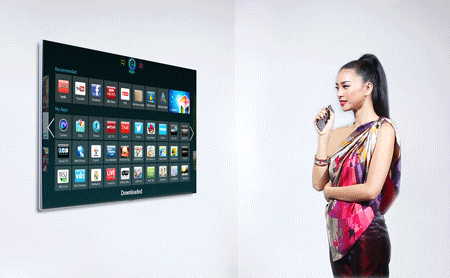 Ngô Thanh Vân “múa tay” điều khiển TV Samsung - 2 Ngô Thanh Vân sử dụng câu lệnh “Left Panel” để chuyển đổi giao diện sang trái