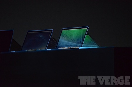 Trên sân khấu đã có sự xuất hiện của một vài máy tính MacBook của Apple.