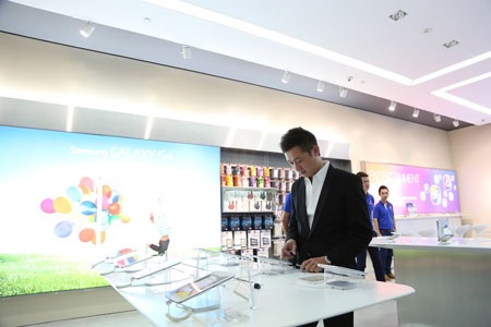 Mua sắm đẳng cấp và nhiều ưu đãi với Samsung Experience Shop - 4 Mua sắm đẳng cấp và nhiều ưu đãi với Samsung Experience Shop