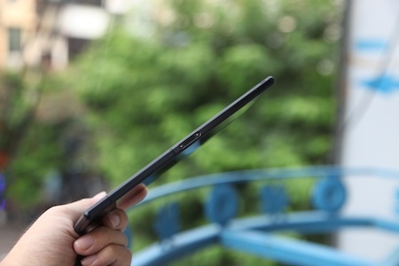 Camera sau 8 megapixel và camera trước 2 megapixel không thực sự gây ấn tượng.