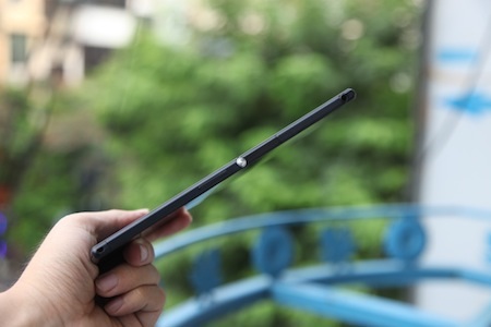 Camera sau 8 megapixel và camera trước 2 megapixel không thực sự gây ấn tượng.