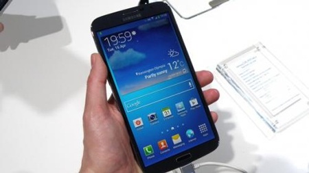 Những smartphone màn hình “khủng” ấn tượng - 2 Những smartphone màn hình “khủng” ấn tượng