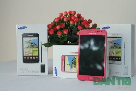 Những smartphone màn hình “khủng” ấn tượng - 4 Những smartphone màn hình “khủng” ấn tượng
