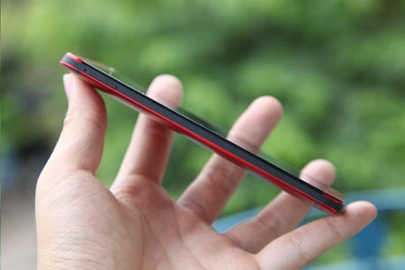 Đập hộp HTC One màu đỏ đặc biệt tại Việt Nam - 7 Khôi Linh