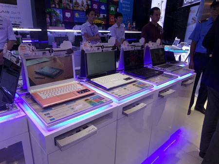 Sony Xperia Z Ultra chính hãng giá 18 triệu, bán từ ngày 9/8 - 2 Sony Center tứ 20 vừa được khai trương tại Vincom Mega Mall Royal City