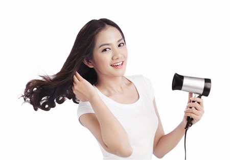 3 nguyên nhân tóc bị hư tổn - 2 3 nguyên nhân tóc bị hư tổn