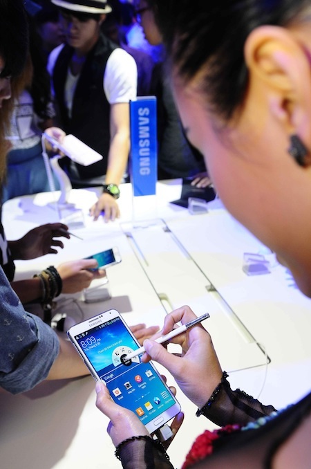 Samsung ra mắt Galaxy Note 3 và Galaxy Gear tại Việt Nam - 10 Dùng thử bút S-Pen và tính năng Air Command mới trên Galaxy Note 3.