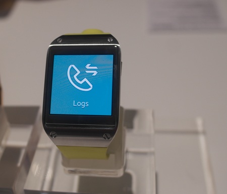 Galaxy Gear có thể gọi điện và nhận cuộc gọi như điện thoại thông thường.