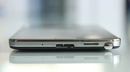 Galaxy Note 3 là smartphone đầu tiên được trang bị cổng microUSB 3.0