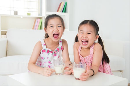 Sữa nước và công nghệ chế biến hiện đại không cần chất bảo quản - 1 Có nhiều lựa chọn sữa nước phù hợp với trẻ em. (Ảnh minh họa)