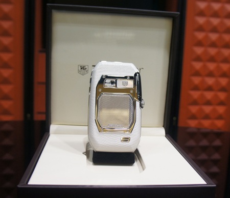 Smartphone đầu tiên của TAG Heuer giá gần 650 triệu tại Việt Nam - 2 Thiết chắc chắn, sang trọng và trải qua nhiều cuộc kiểm tra chất lượng.