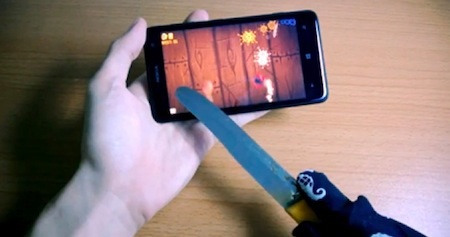 Dùng dao… thử độ mượt Lumia 625