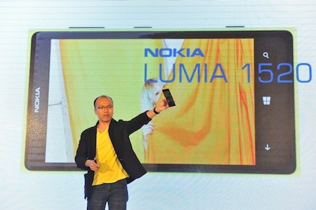 Nokia giới thiệu bộ đôi điện thoại Lumia 1520 và Lumia 1320 tại Việt Nam.
