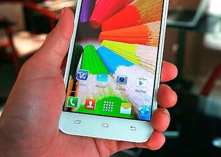 “Đập hộp” phablet đầu tiên của FPT - FPT HD V - 7 Normal