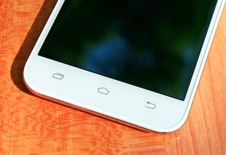 “Đập hộp” phablet đầu tiên của FPT - FPT HD V - 5 3 phím cảm ứng truyền thống của các thiết bị Android được bố
trí hợp lý