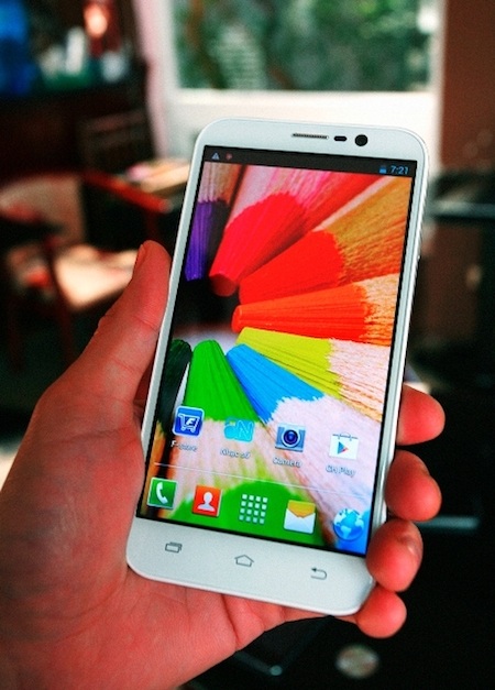 “Đập hộp” phablet đầu tiên của FPT - FPT HD V - 10 Normal