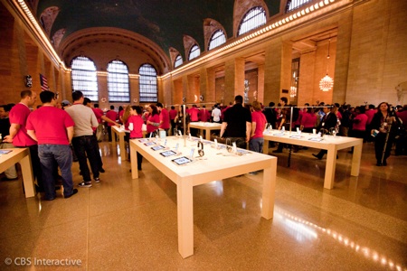 Apple Store sẽ nhận sửa chữa và thay thế linh kiện cho iPhone.