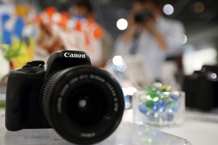 Smartphone đang “phá huỷ” thị trường camera cao cấp - 1 Máy ảnh ống kính rời dSLRs đang bị ảnh hưởng bởi sự phổ biến của smartphone chụp ảnh.