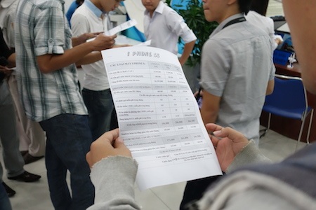 Nhiều khách hàng quan tâm đến iPhone 5S, trong khi đó, iPhone 5C không được chú ý.